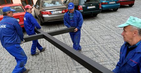 Postawią dwa nowe krzyże w miejsce ściętych