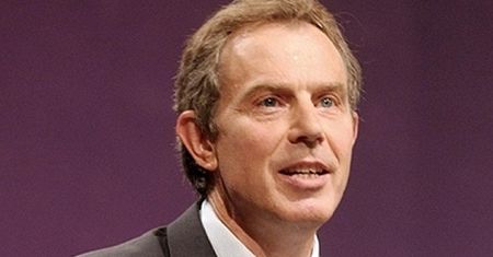 "Ekspremier zbrodniarzem!"; Blair zeznaje w Londynie