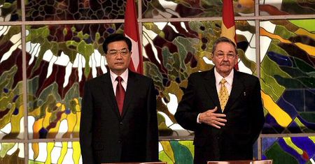 Raul Castro zaśpiewał po chińsku prezydentowi Chin