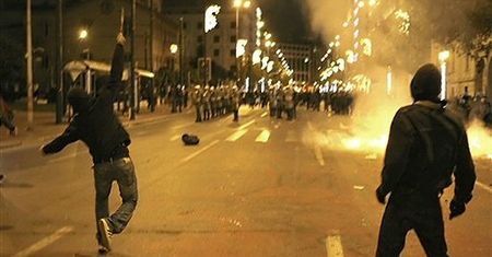 Nowe starcia między demonstrantami a policją w Atenach