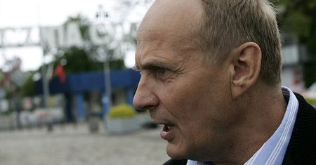 Związkowcy do premiera: spotkajmy się przed bramą