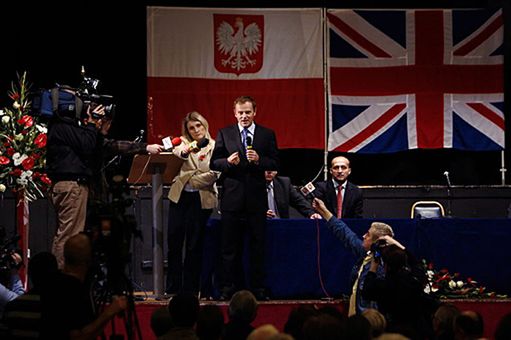 Zbliżają się wybory, będą urabiać Polaków?