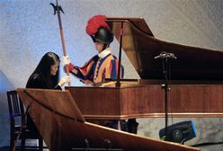 Grała jednocześnie na 7 fortepianach