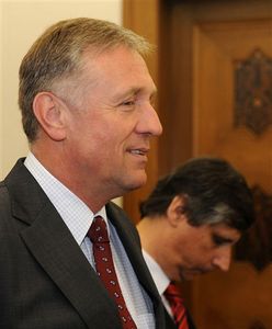 Premier Czech woli mieszkanie w bloku od bogatej willi