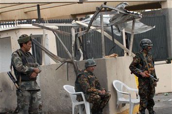Al-Kaida walczy z rządem; kolejne ambasady zamknięte