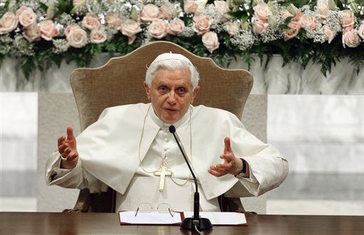 Ofiara księdza-pedofila złożyła pozew przeciw papieżowi