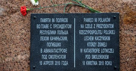 Stowarzyszenie chce odebrać tablicę ze Smoleńska