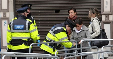 Planowali zamach na królową? Znaleziono bombę