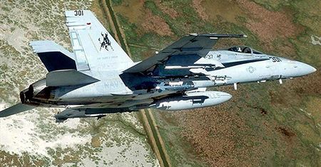 Myśliwiec F-18 spadł na San Diego - 3 osoby nie żyją