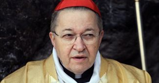 "Obronne suki" uznały biskupa Paryża za macho roku