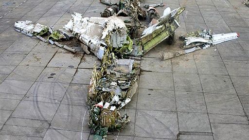 Wrak Tu-154 na płycie lotniska w Smoleńsku
