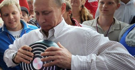Putin ulubieńcem młodzieży