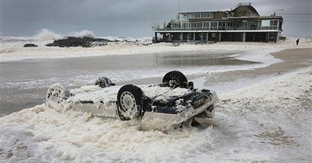Auto spłynęło do oceanu
