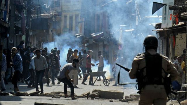 Starcie muzułmanów z Kaszmiru z siłami bezpieczeństwa, Srinagar, 3 sierpnia 2016 r.