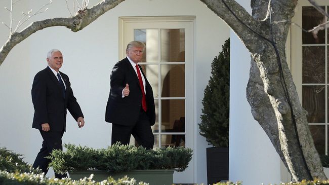 Wiceprezydent USA Mike Pence oraz prezydent USA Donald Trump