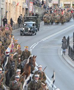 "Zrzucili czapki z orłem, opluli mundur - to oburzające"