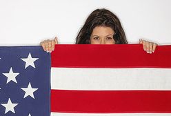 Polacy nadal pragną "zielonej karty". Nie boją się kryzysu