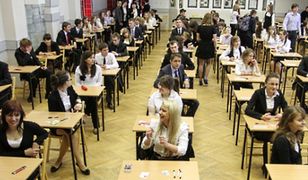 Nie uwierzycie, co sekretarka zrobiła maturzyście