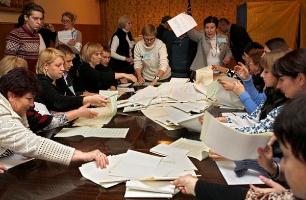 Wybory na Ukrainie: 35 proc. dla Partii Regionów po przeliczeniu 50 proc. głosów