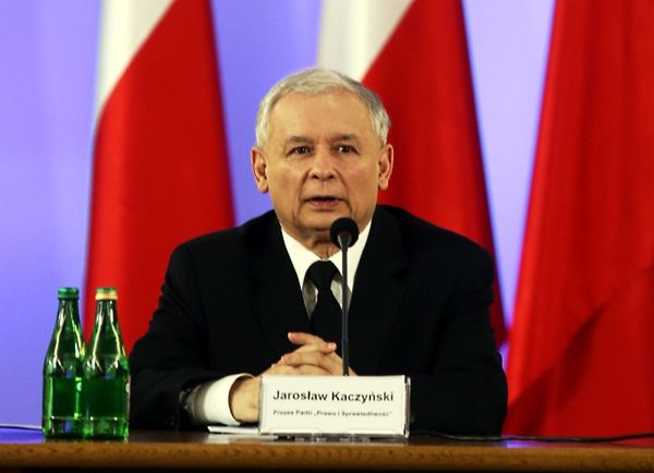 Kaczyński pisze książkę. Tusk: czekam z zainteresowaniem