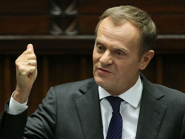 Donald Tusk: niech PiS nie ustawia Polski w konflikcie z Rosją i Niemcami