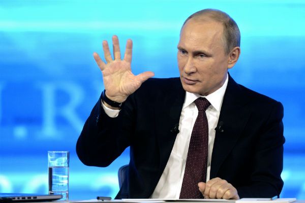 "Na Krymie były wojska Rosji" - trwa "linia specjalna z Władimirem Putinem"
