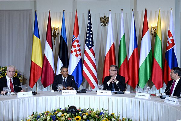 Barack Obama do przywódców Europy Środkowej: stoimy ramię w ramię