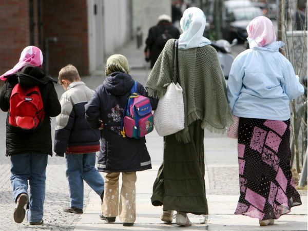 Muzułmańscy rodzice: pozbądźcie się białych dzieci