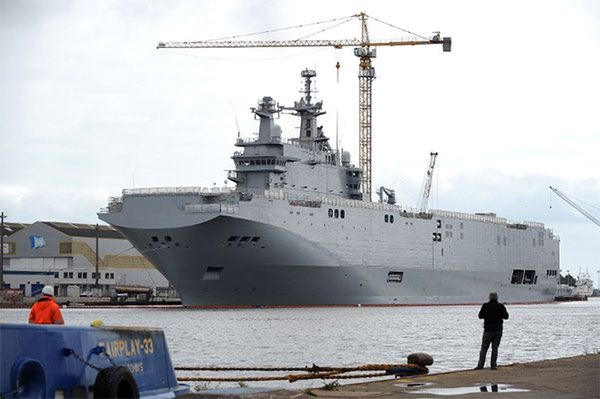 Francuski Mistral wyszedł w morze z rosyjską załogą