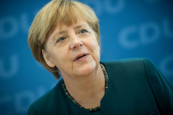Angela Merkel wzywa Rosję do uspokojenia sytuacji na Ukrainie