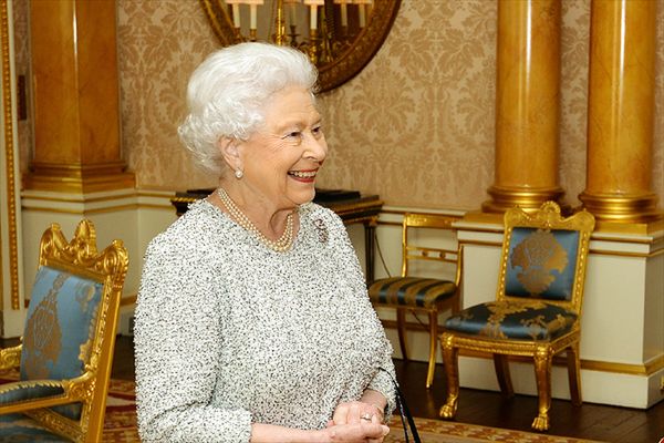 "Afera orzeszkowa" w Pałacu Buckingham. Kto podjadał orzeszki Elżbiety II?