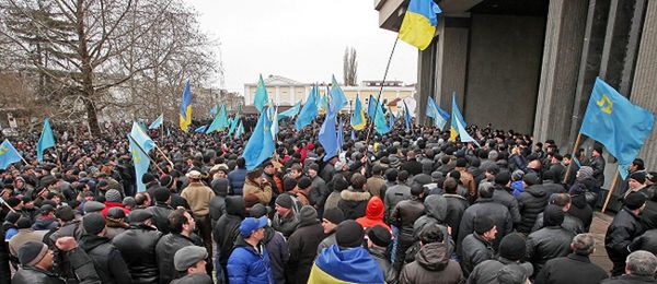 Ukraina: martwy mężczyzna znaleziony przed parlamentem Krymu