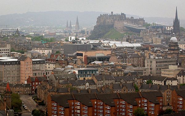 Epidemia w Edynburgu: 82 osoby zakażone legionellą