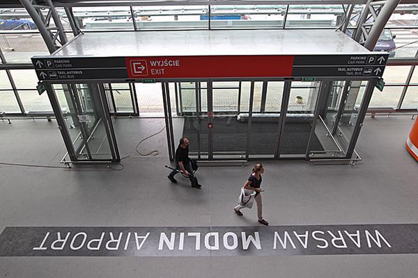 CBA wykryło nieprawidłowości na lotnisku w Modlinie