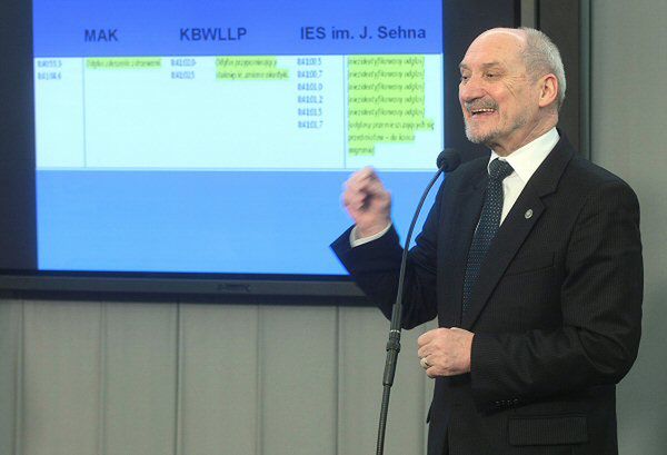 Antoni Macierewicz: ten 10-sekundowy materiał jest dowodem