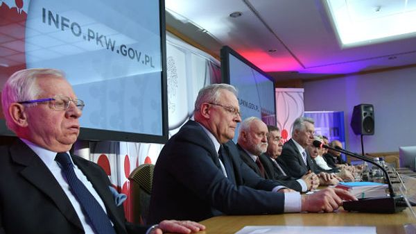 Członkowie PKW podczas jednej z konferencji