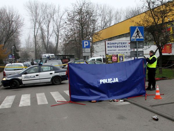 Policja ujęła nożownika z Krakowa. Jego ofiara nie żyje