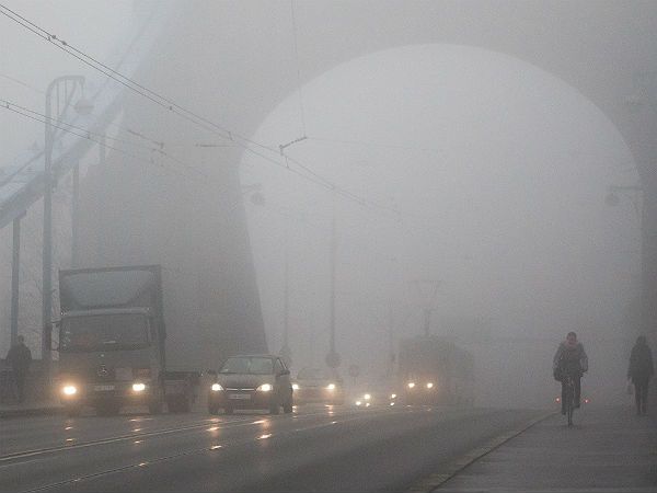 Synoptycy ostrzegają: gęste mgły będą utrudniać widoczność