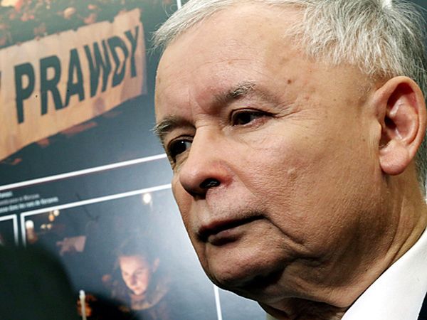 Jarosław Kaczyński złożył kwiaty na grobie brata i bratowej