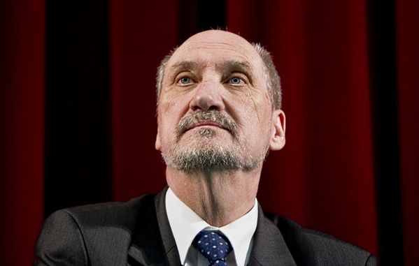 Macierewicz w Czeladzi: Smoleńsk, Tusk i awantura w trakcie spotkania - film