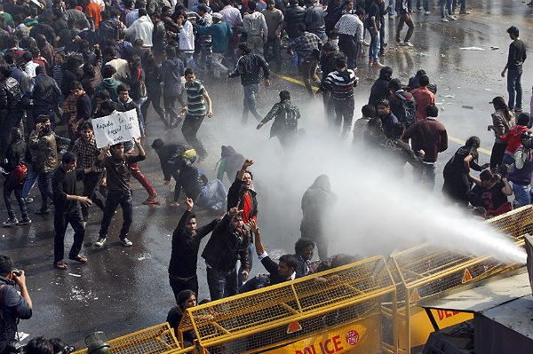 Zbiorowy gwałt na 23-latce. Protesty w New Delhi. Żądają ukarania sprawców