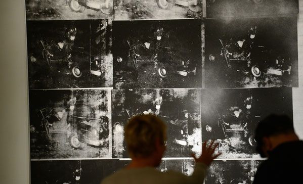 Obraz Andy'ego Warhola sprzedany za 105 mln dolarów