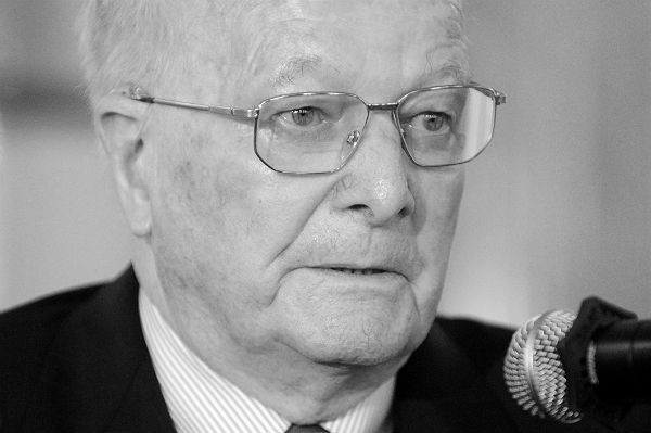 Prezydent: prof. Jerzy Regulski dobrze zasłużył się Polsce