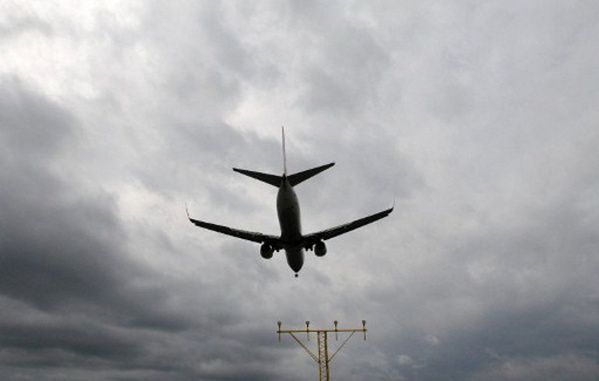 "Podejrzane" zachowanie pasażerki podczas lotu z Francji do USA