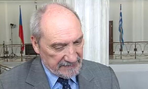 Antoni Macierewicz: tam grasuje zbiorowy samobójca