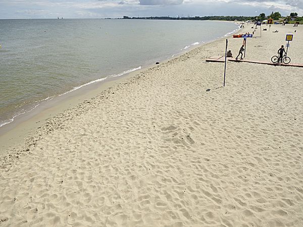 Zakaz kąpieli w Brzeźnie po wycieku ścieków do Zatoki Gdańskiej