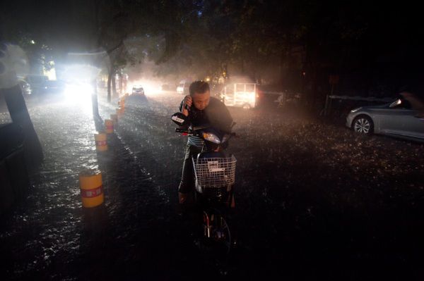 Tragiczne skutki powodzi w Chinach - zginęło 20 osób