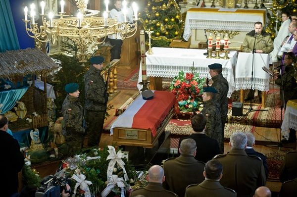 Tłumy żegnały Polaków poległych w Afganistanie