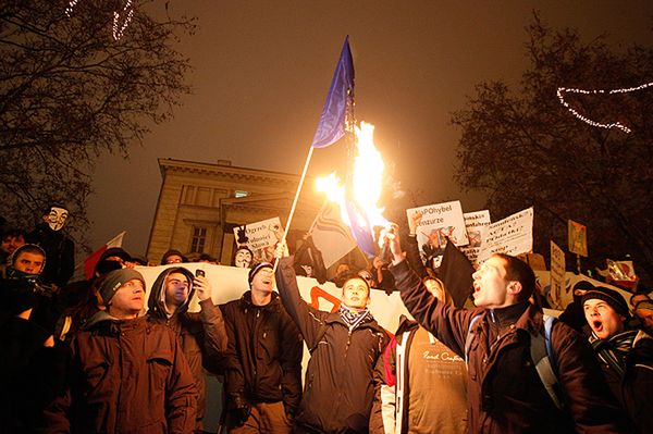 Dlaczego Polki mają większego doła niż mężczyźni?