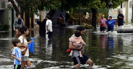 Żałoba narodowa w Argentynie; kilkadziesiąt ofiar powodzi w regionie Buenos Aires